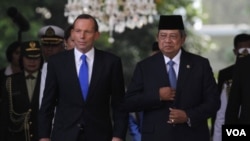 ທ່ານ Tony Abbott ນາຍຍົກ​ລັດຖະມົນຕີ​ໃໝ່ອອສ​ເຕຣ​ເລຍ ​ແລະປະທານາທິບໍດີ Susilo Bambang Yudhoyono ແຫ່ງ​ອິນ​ໂດ​ເນ​ເຊຍ