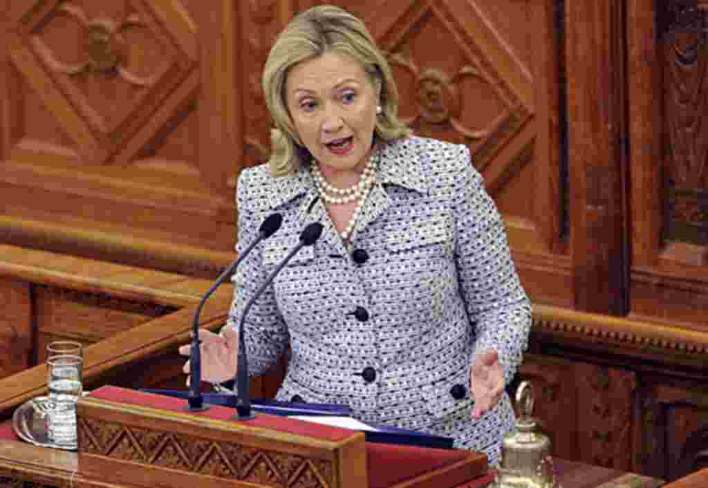 هیلاری کلینتون وزیرامور خارجه آمریکا سرکوب اعتراض های مسالمت آمیز در بلاروس را محکوم کرد. برای خواندن مقاله کليک کنيد