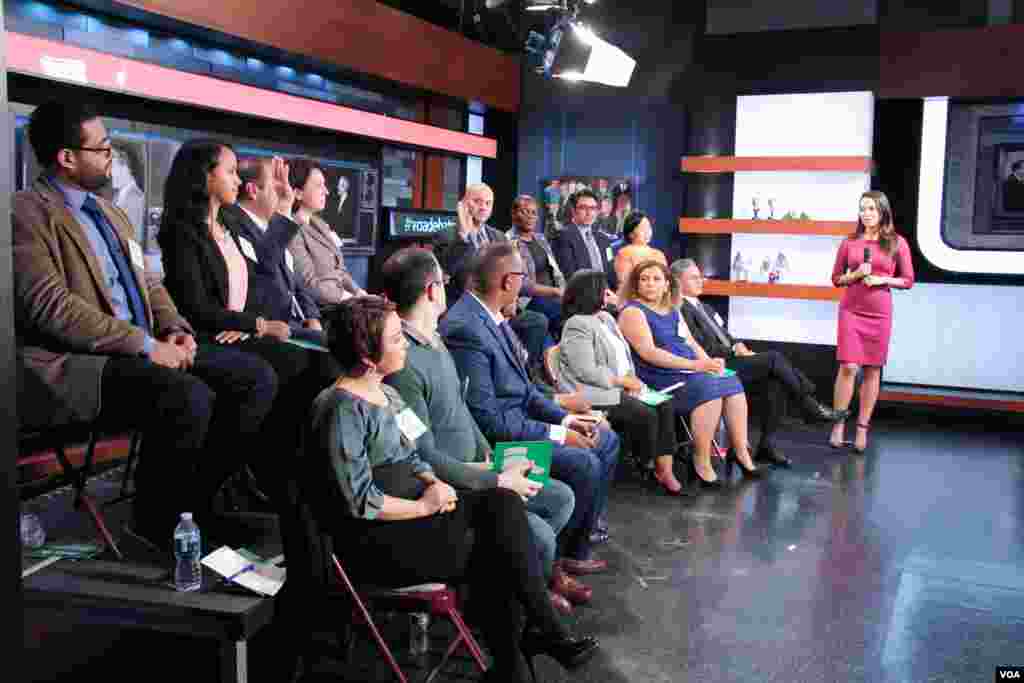 Our panel for the discussion following the final presidential debate, with VOA Spanish service&#39;s Angelica Herrera, who hosted the program on October 19, 2016.