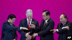 U.S. National Security Adviser Robert O'Brien, with ASEAN leaders, from left, Laos PM Thongloun Sisoulith, Thailand PM Prayuth Chan-ocha, and Vietnamese PM Nguyen Xuan Phuc, at the ASEAN-US summit, Nov. 4, 2019.