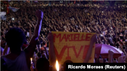 Manifestantes protestan contra la muerte de la concejal Marielle Franco, quien fue asesinada a tiros en Río de Janeiro, Brasil, 15 de marzo del 2018. REUTERS/Ricardo Moraes