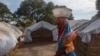 Une femme dans un camp regroupant plus de 16000 personnes déplacées du nord de la région de Cabo Delgado à Metuge le 9 décembre 2020.