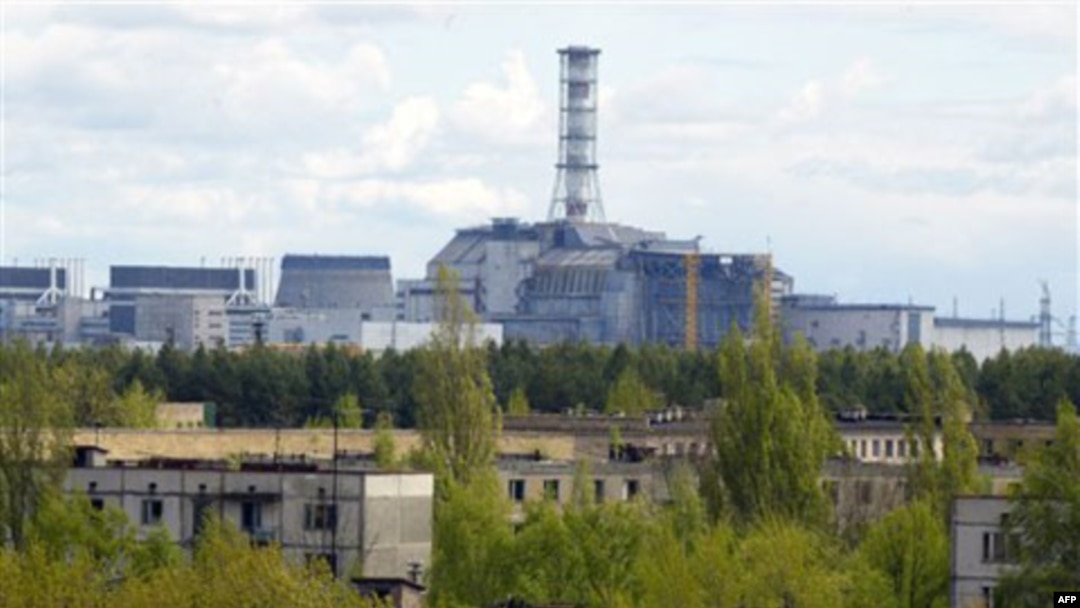 Ayol qaraydi va onanizm qiladi