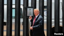 မက္ကဆီကို နယ်စပ် တံတိုင်းသစ် သမ္မတ Trump သွားရောက် စစ်ဆေး