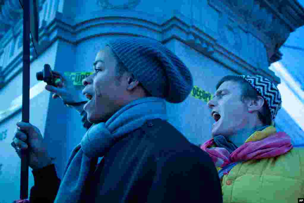 Occupy DC demonstrators protest no-camping regulations. (Alison Klein/VOA)