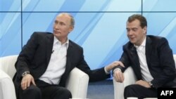 Putin saylov kampaniyasi Medvedevdan norozi