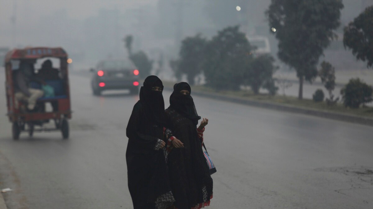 Rights Group Draws Attention To Heavy Smog In Pakistan