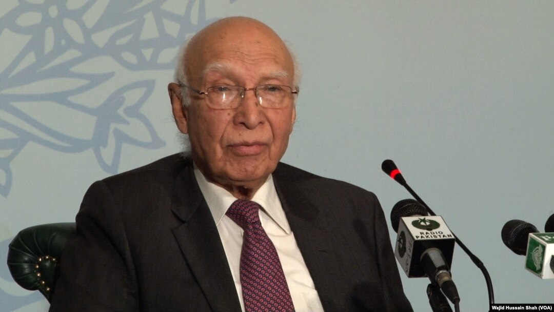  دخارجه دفتر څخه دجاري شوي يو بيان ترمخه له دې وړاندې هم پاکستان افغانستان لپاره دپنځوسو کروړو ډالرو امدادي پيکج ورکړى دکوم لاندې چې دبنيادي ځاندرې، تعليم او روغتيا څانګو کې روانې منصوبې پاې ته رسيدونکي دي او درې زره افغان طالب علمانو دمخه پاکستان کې داعلي تعليم وظيفې ترلاسه کړيدي.