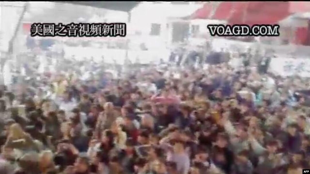 Hàng trăm dân làng ở Trung Quốc đã tham gia những vụ biểu tình có bạo động kéo dài nhiều ngày vì phẫn nộ đối với nạn chiếm đoạt đất đai.