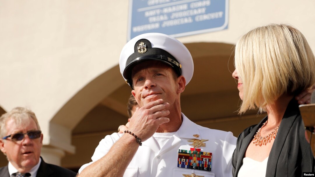 Kepala Operasi Khusus Navy SEAL AS Edward Gallagher dalam konferensi pers setelah persidangan militer di Pangkalan AL San Diego, di San Diego, California, 2 Juli 2019. (Foto: Reuters)