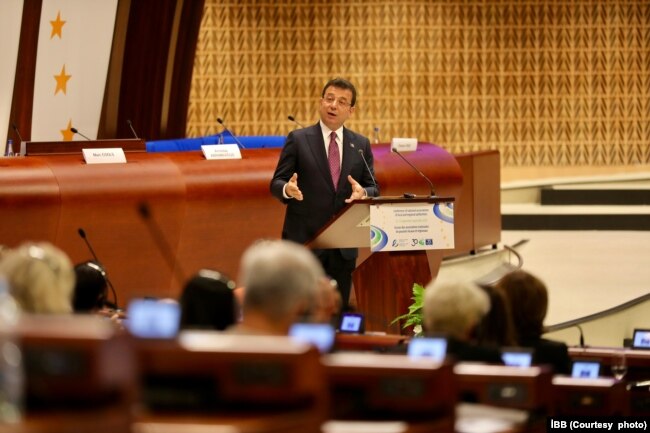 İmamoğlu, “Üzülerek söylemem gerekir ki, uluslararası dayanışma hususundaki ikircikli yaklaşımlar, bu kavrama olan inancı derinden sarsmaktadır” dedi.