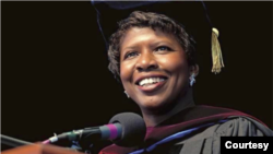 Gwen Ifill delivers the commencement code  astatine  Simmons University connected  May 15, 2009. (Photo courtesy of Simmons University)