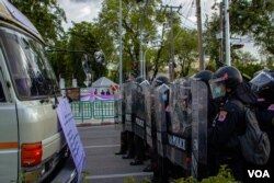 Activists threaten to drive toward riot police during heated protests outside the Government House, Bangkok, Thailand, June 26, 2021. (Tommy Walker/VOA)