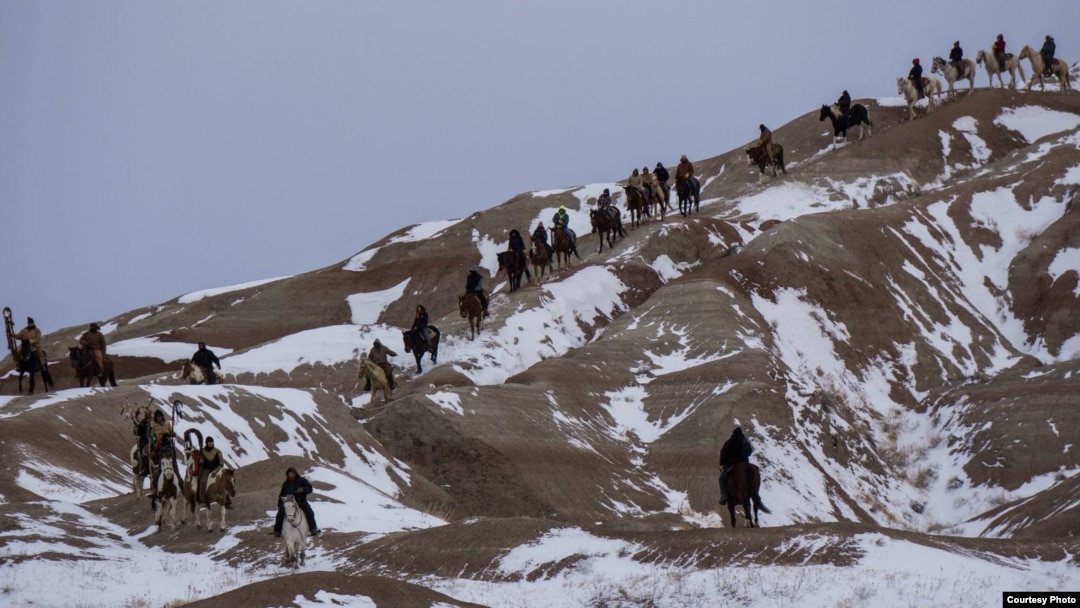 Big Foot Memorial Riders crossing through the South Dakota Badlands en route to the site of the 1890 Wounded Knee massacre, Dec. 29, 2017. Photo: Charmaine Juban-Salgado