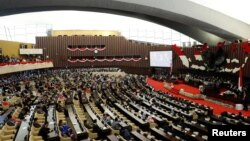 Anggota parlemen mengikuti pidato Presiden Joko Widodo di Gedung Parlemen, 16 Agustus 2018.