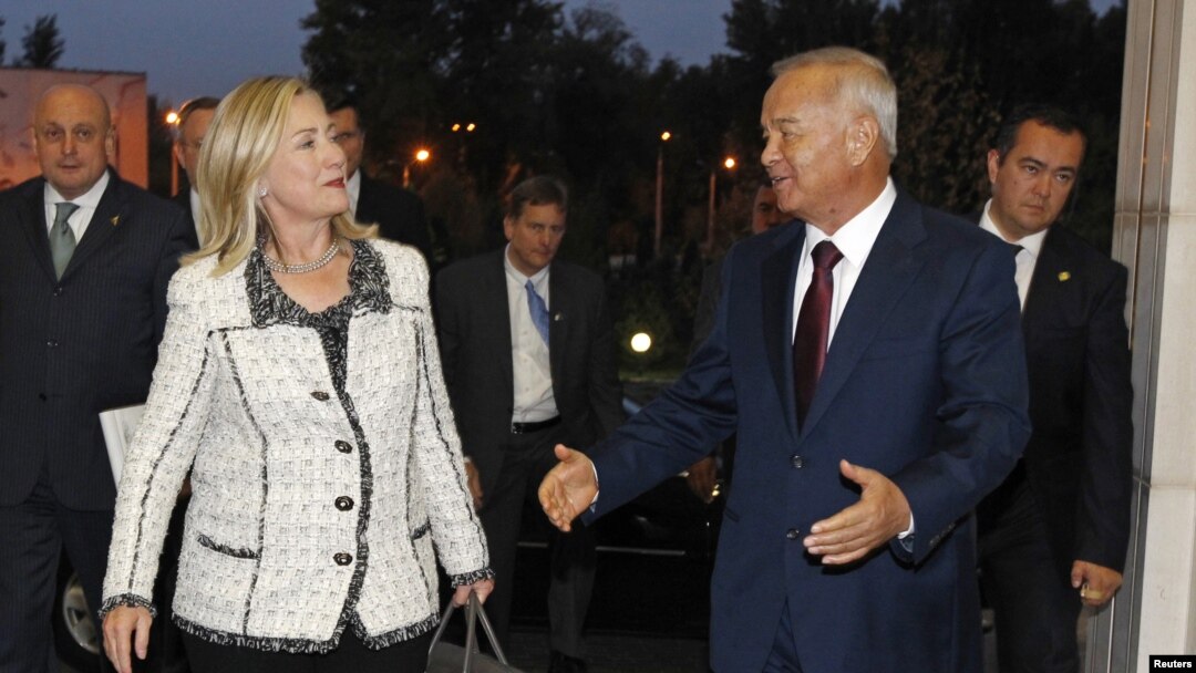 AQSh Davlat kotibasi Xillari Klintonning Toshkentga safari chog'ida. 22-oktabr, 2011-yil. 