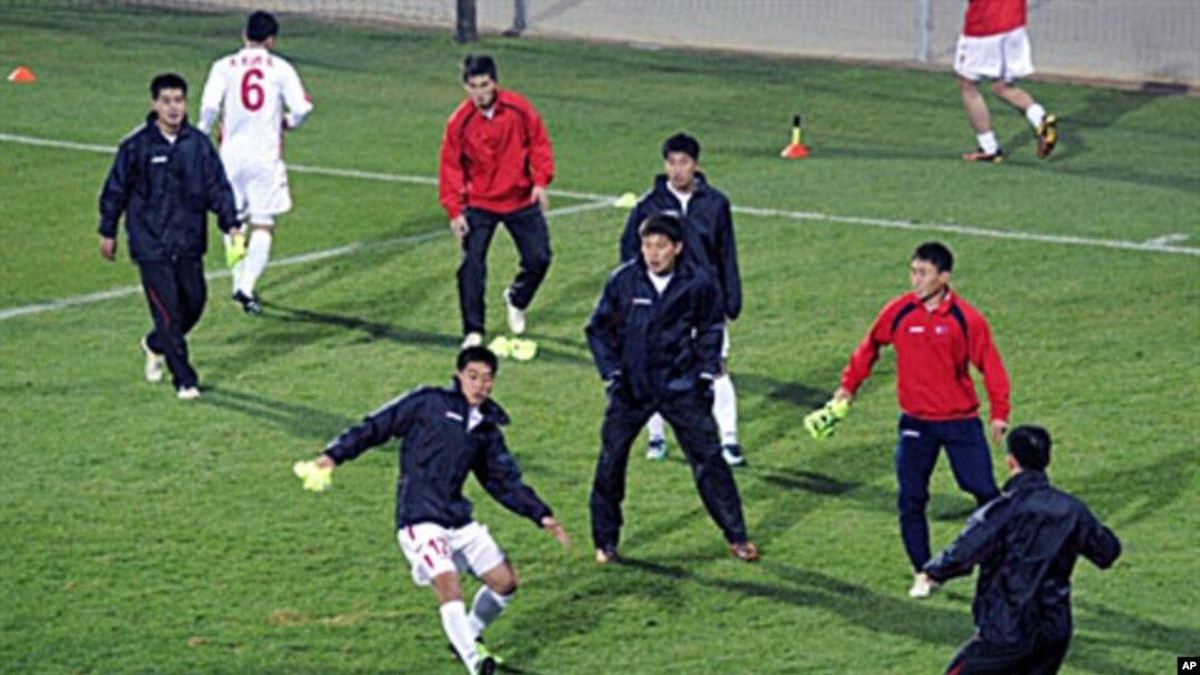 North Korea's football team take part in a training session at Makhulong Stadium in Tembisa, 16 Jun 2010