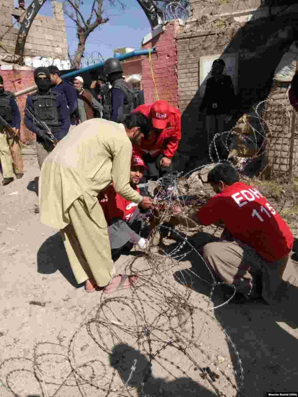 یہ دھماکا تنگی کے علاقے میں ہوا، بتایا جاتا ہے کہ تنگی کا علاقہ قبائلی علاقے مہمند ایجنسی کے قریب واقع ہے۔