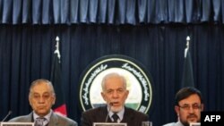 Члены президентской комиссии Афганистана на пресс-конференции