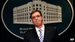 Perdana Menteri Serbia Aleksandar Vucic dalam konferensi pers mengenai Srerbenica di di Belgrad, Serbia (19/6). 