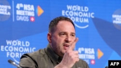 El jefe de Gabinete del presidente de Ucrania, Andriy Yermak, durante una conferecia de prensa en el Foro Económico de Davos, Suiza, el 14 de enero de 2024.