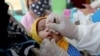 Seorang bayi menerima vaksinasi polio di Puskesmas Tangerang, Selasa, 12 Mei 2020. (Foto: AP/Tatan Syuflana)