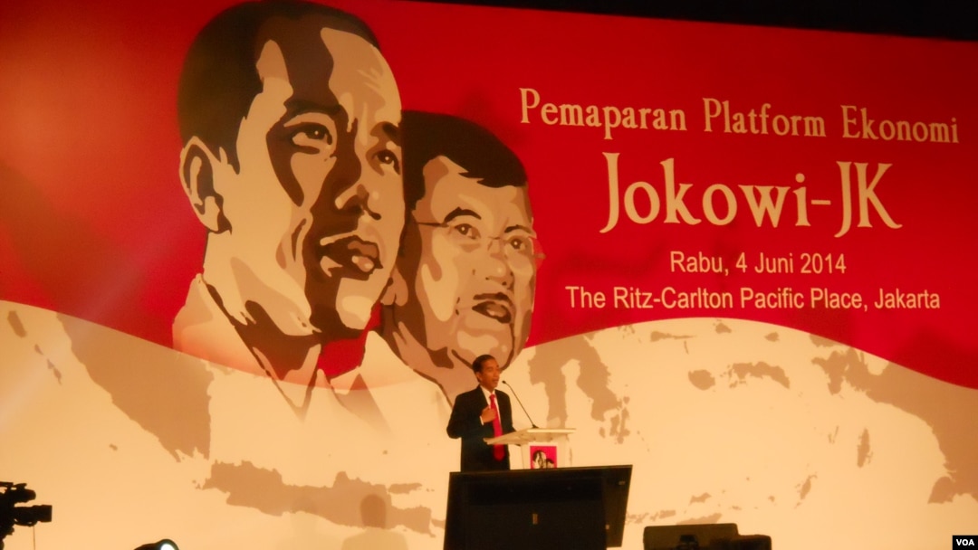 Calon presiden dari PDI Perjuangan Joko Widodo memaparkan visi dan misi bidang ekonomi di Jakarta, Rabu (4/6). (VOA/Andylala Waluyo)