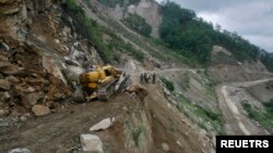 Satu orang tewas dan tujuh lainnya hilang setelah terjadinya bencana tanah longsor di lokasi konstruksi jalan tol di China tengah, dalam ilustrasi. (Foto: Reuters)