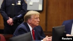 El expresidente Donald Trump durante una audiencia judicial acusado de falsificar registros comerciales para encubrir un pago de dinero a una estrella porno antes de las elecciones de 2016, en la Corte Suprema de Nueva York en Manhattan el 15 febrero 2024.