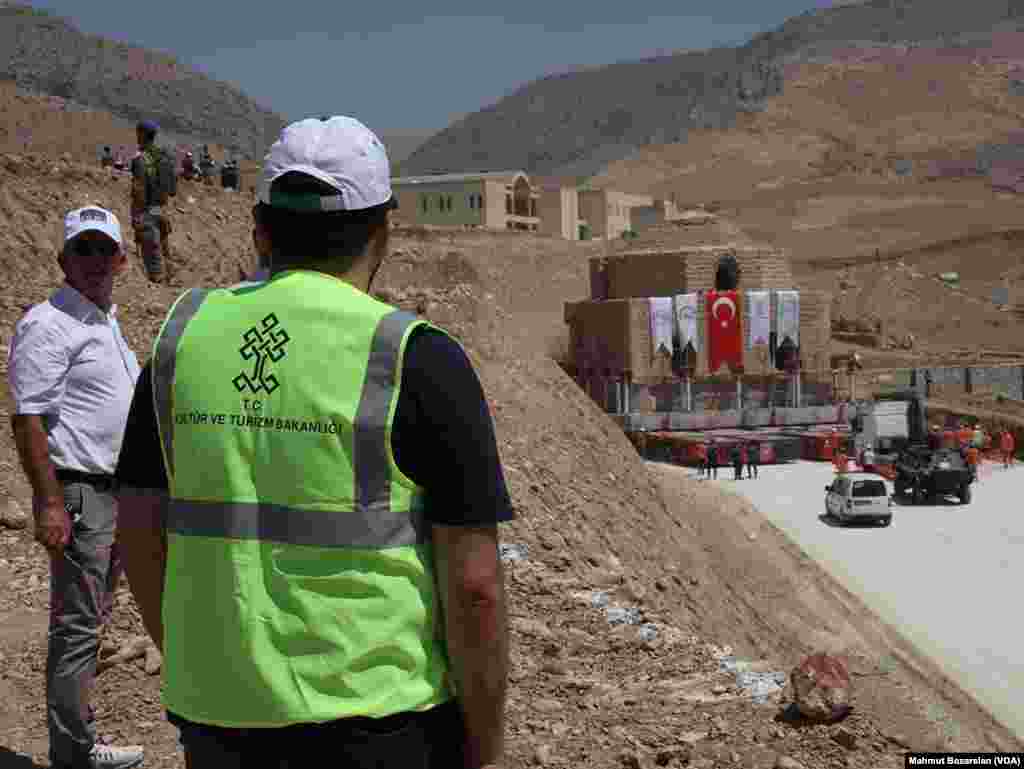 Taşıma ve yerleşme çalışmaları tamamlandıktan ikinci kapak da kapatılacak.