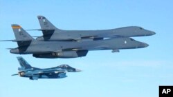 Indege z'ingwano za Amerika hejuru y'akarere ka Koreya