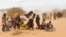 Somali ဒုက္ခသည်များ UNHCR ရုံးရှေ့တွေ စောင့်နေစဉ် 