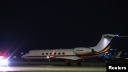 Самолет, на котором Стивен Хаббард вернулся в США, авиабаза Лакленд в Сан-Антонио, штат Техас, 21 октября 2026 г. (Фото: Rеuters/Joel Angel Juarez)