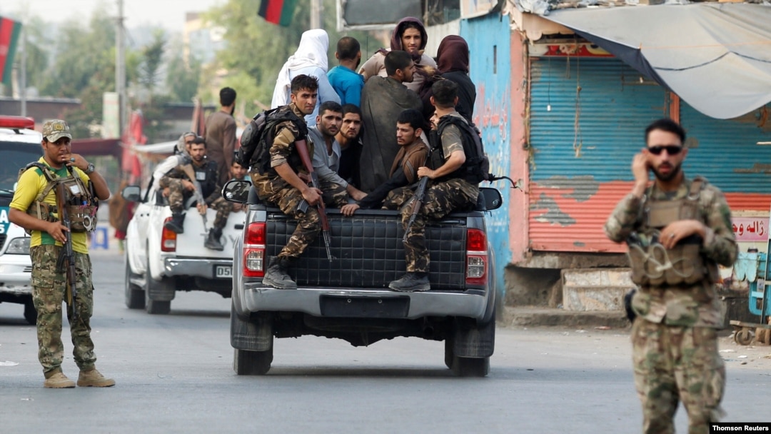 افغان فورسز جلال آباد جیل سے فرار ہونے والے قیدیوں کو پکڑ کر واپس لے جا رہی ہے۔ 3 اگست 2020