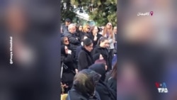 شاهنامه‌خوانی به جای روضه و قرآن‌خوانی در مراسم چهلم هومن صباغ
