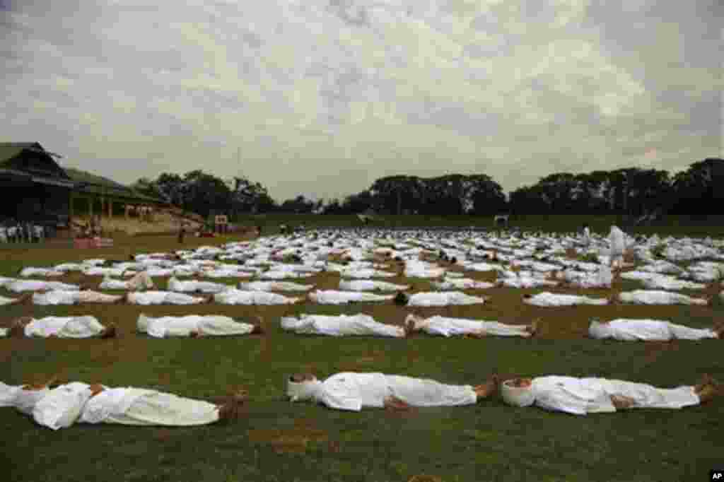 Kashmiri students perform yoga as they mark International Yoga Day in Srinagar, Indian controlled Kashmir, Sunday, June 21, 2015. Millions of yoga enthusiasts across the world bent and twisted their bodies in complex postures Sunday to mark International 