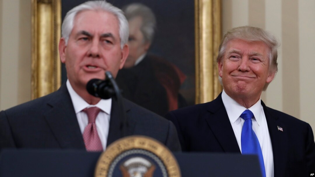 Ngoại trưởng Hoa Kỳ Rex Tillerson (trái) và Tổng thống Donald Trump, Washington, 1/2/ 2017. 