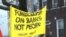 Учасники руху «Захопимо» протестують проти виселення жильців за несплату позичок