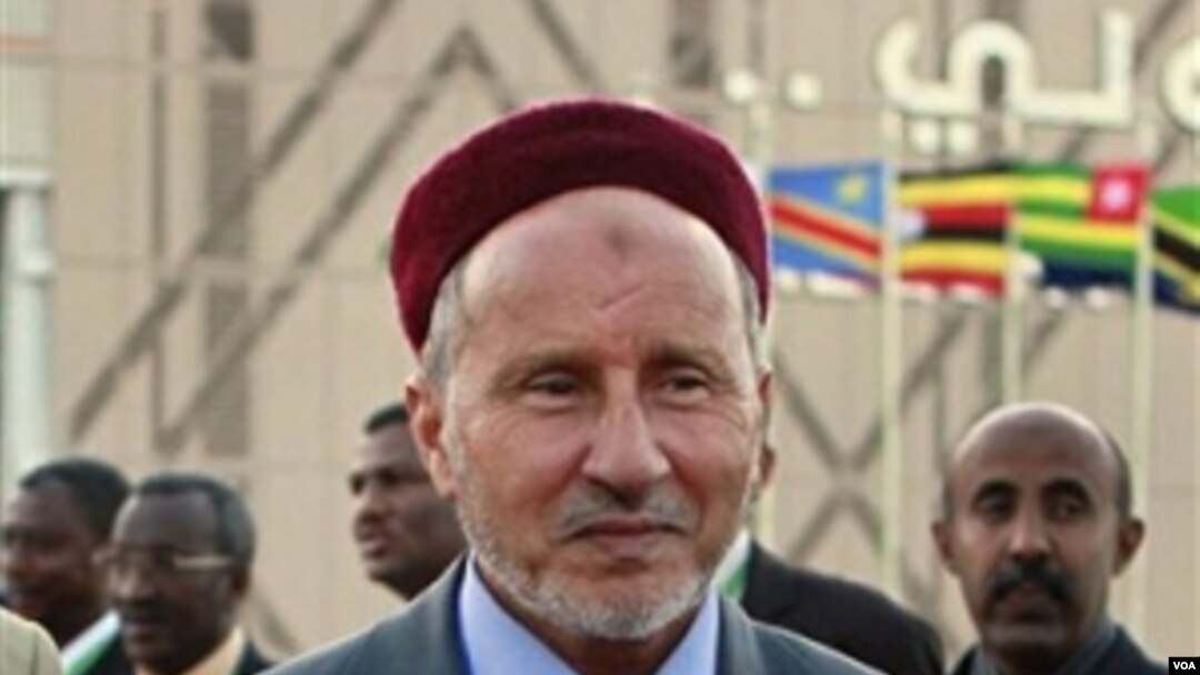 Mantan Menteri Kehakiman Libya Mustafa Abdel-Jalil membentuk pemerintahan sementara yang berbasis di Benghazi, Libya bagian timur.