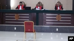 Sidang kasus tuduhan penodaan agama dengan terdakwa Meiliana, di Pengadilan Negeri di Medan, Sumatera Utara, 25 Oktober 2018. 