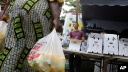 Les consommateurs camerounais arrivent difficilement à trouver du sucre dans les marchés. 