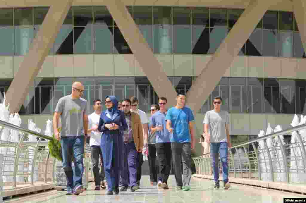بازدید بازیکنان و کادر فنی تیم ملی والیبال آمریکا از برج میلاد تهران
