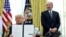Президент Дональд Трамп тримає указ про підвищення тарифів у супроводі міністра торгівлі США Говарда Лутніка в Овальному кабінеті Білого дому у Вашингтоні, 13 лютого 2025 року. Фото: REUTERS