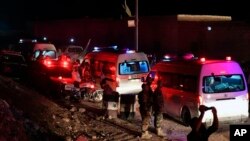 A convoy of ambulances carry Syrian citizens being evacuated from two pro-government villages of Kfarya and Foua, in Idlib provinces, Syria, July 19, 2018. Syrian state media is broadcasting the mass evacuation of more than 7,000 residents from pro-government villages in northwest Syria, who have been besieged for three years by rebels.