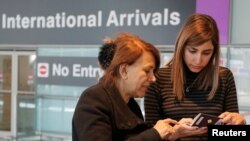 Abogados dicen que estarán listos en aeropuertos el jueves, 15 de marzo, de 2017, cuando entra en efecto la nueva orden ejecutiva sobre viajes a Estados Unidos.