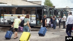 Fotografija koju je napravila i objavila Vlada Kurskog regiona Rusije 9. avgusta 2024. prikazuje evakuaciju žena i djece iz grada Rylsk u Kurskoj oblasti.