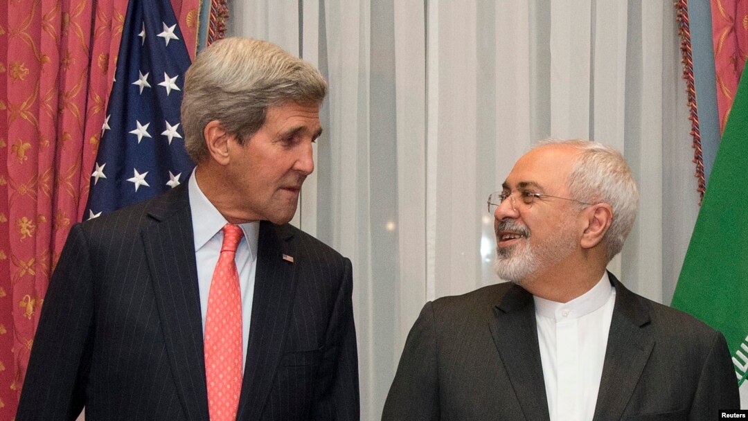 AQSh Davlat kotibi Jon Kerri va Eron Tashqi ishlar vaziri Muhammad Javod Zarif Shveysariyaning Lozanna shahrida uchrashmoqda, 16-mart, 2015-yil