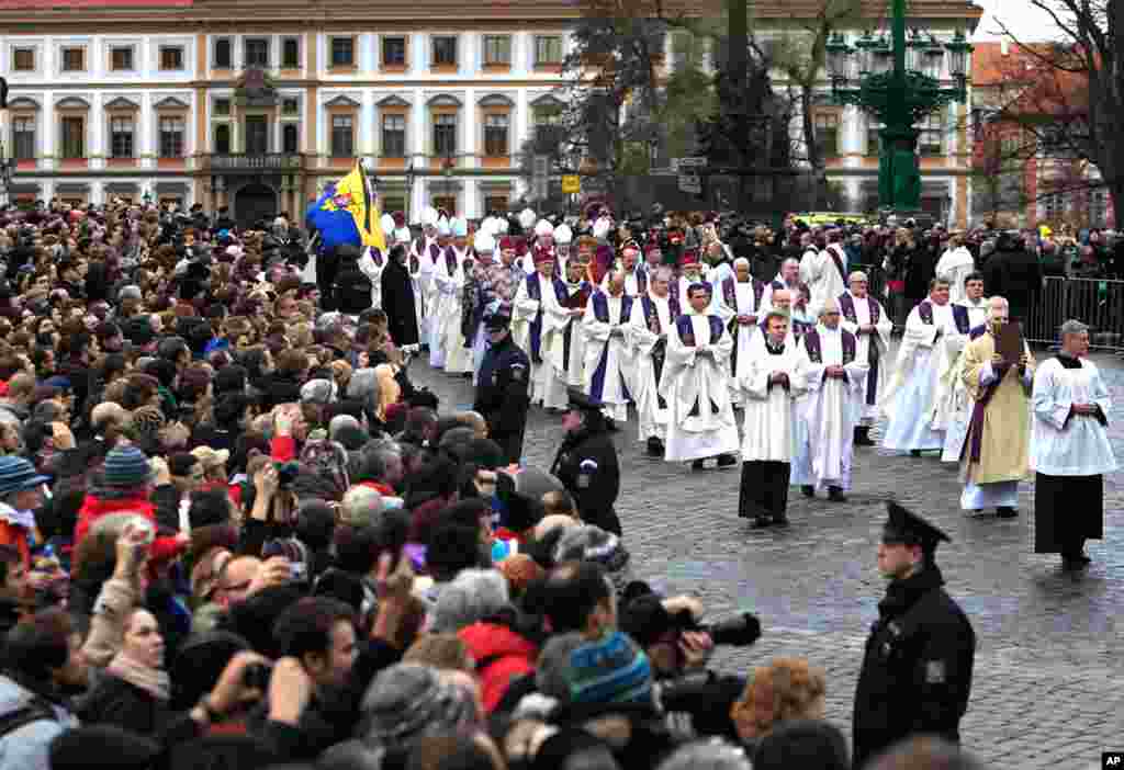 Catholic priests walk in line to attend the funeral ceremony for the late former President Vaclav Havel at Prague Castle's St. Vitus Cathedral December 23, 2011. Heads of states, government officials from around the world, and ordinary Czechs bid farewell