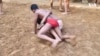 전통 레슬링의 명맥을 잇기 위한 인도인들의 노력