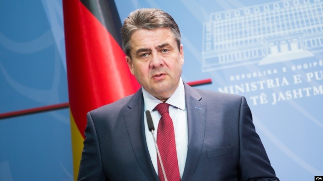 Menlu Jerman, Sigmar Gabriel berkunjung ke ibukota Albania, Tirana.